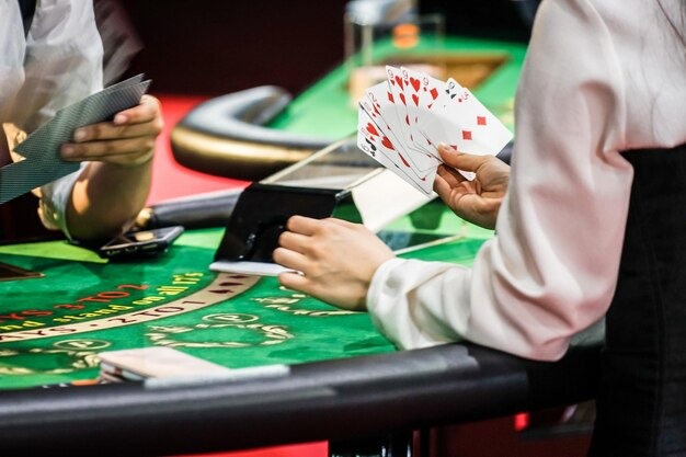 extra slot Hot Pot live dealer table with multiple players